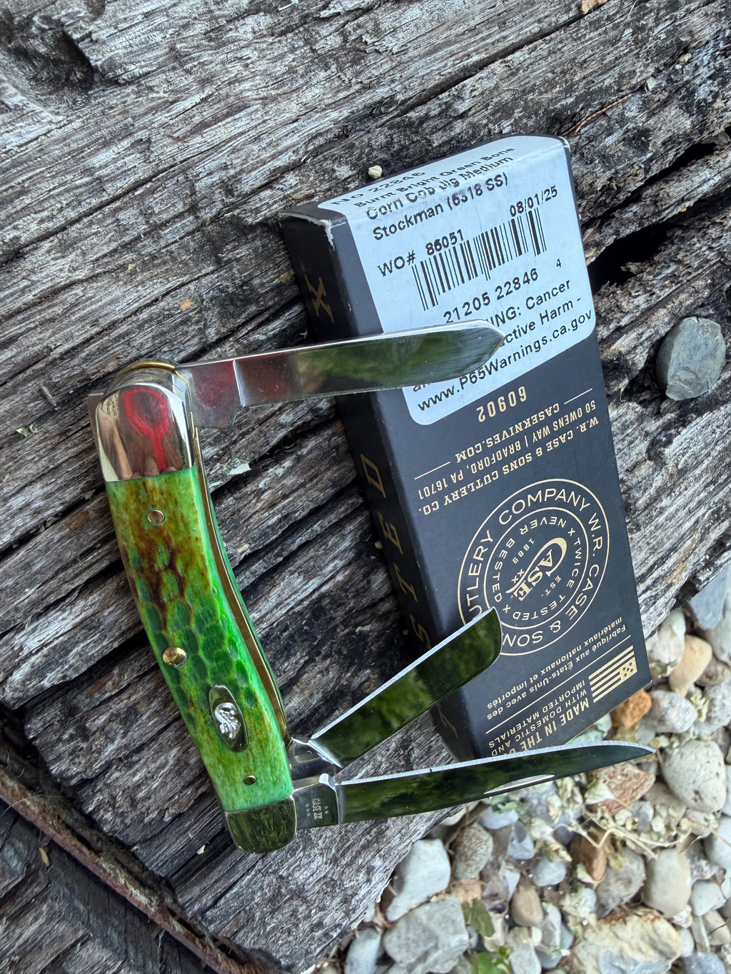 Case XX #22846 - Stockman Medium - Lizard Skin Burnt Bright Green Bone