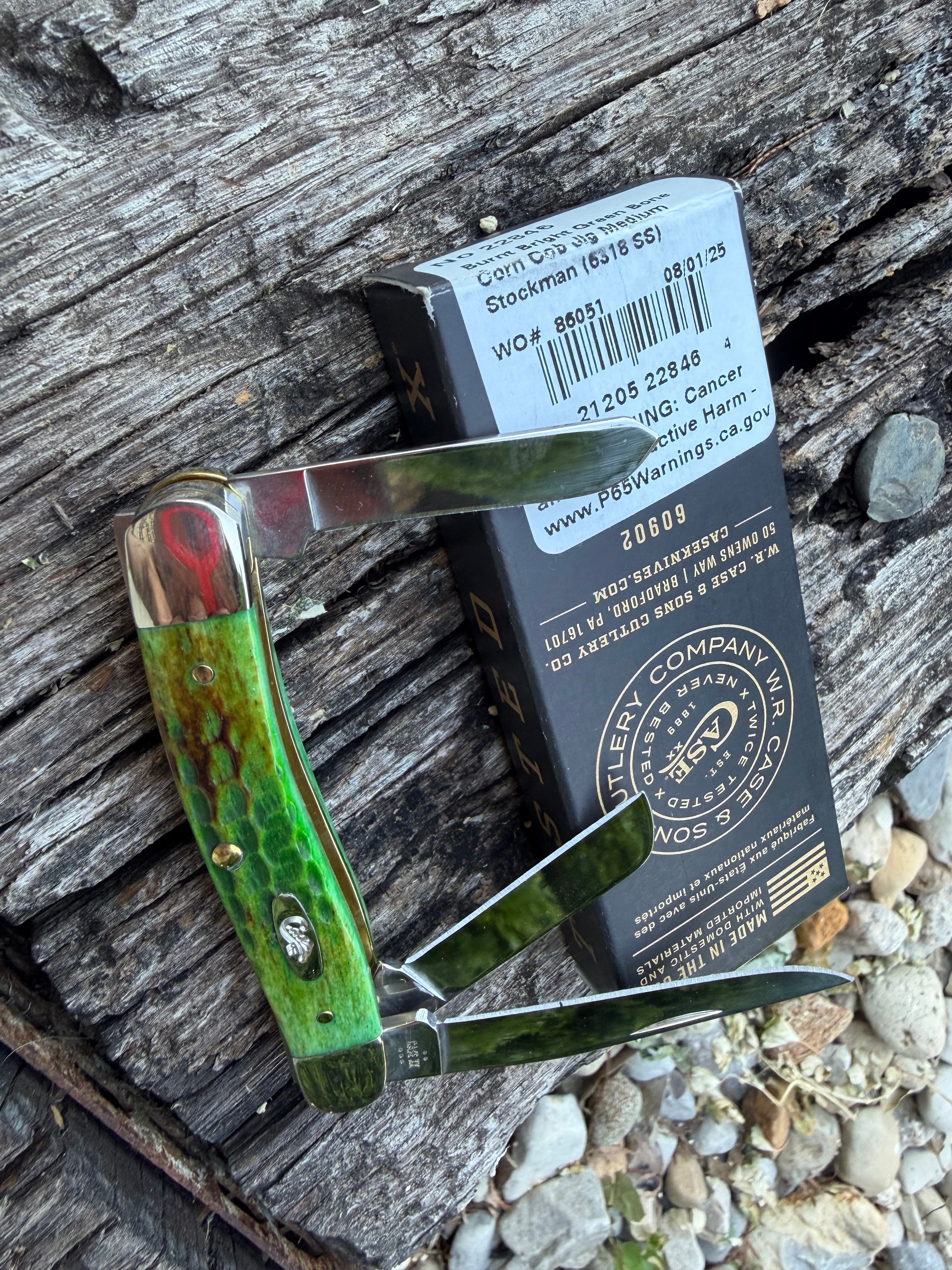 Case XX #22846 - Stockman Medium - Lizard Skin Burnt Bright Green Bone