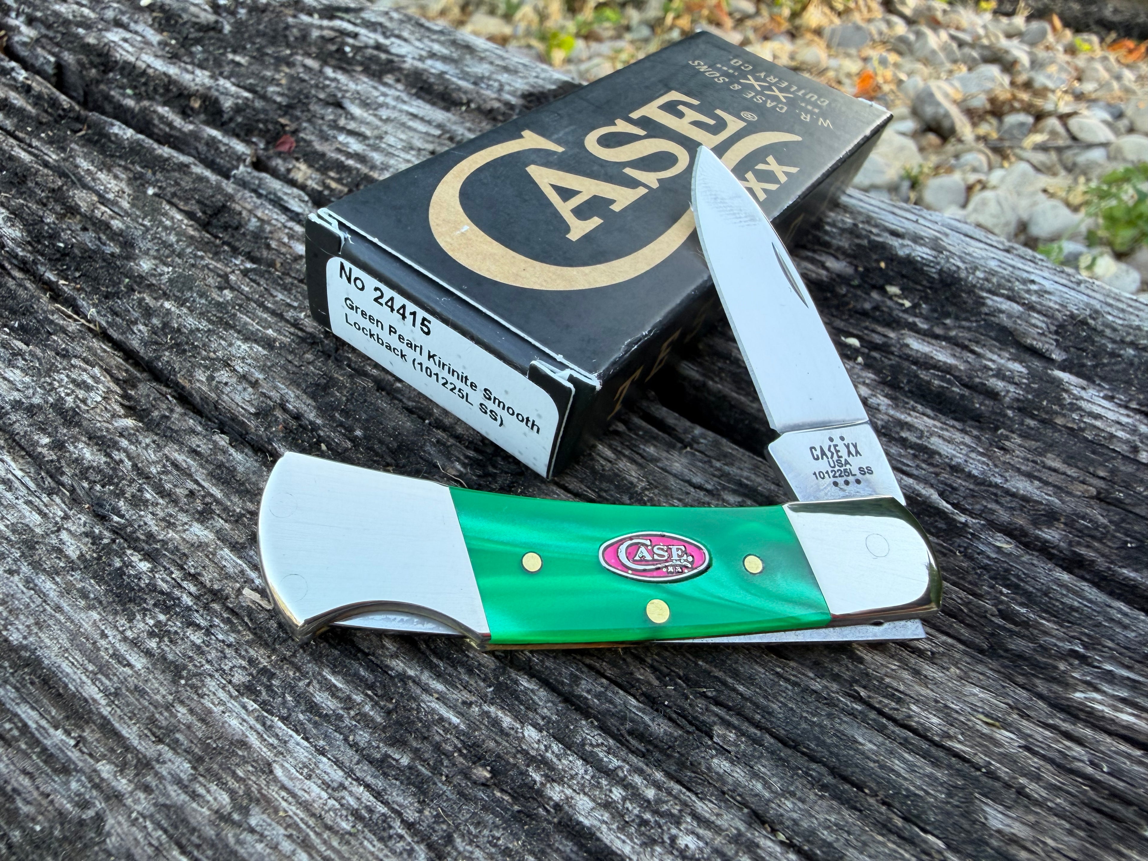 Case XX #24415 - Lockback - Smooth Green Pearl Kirinite