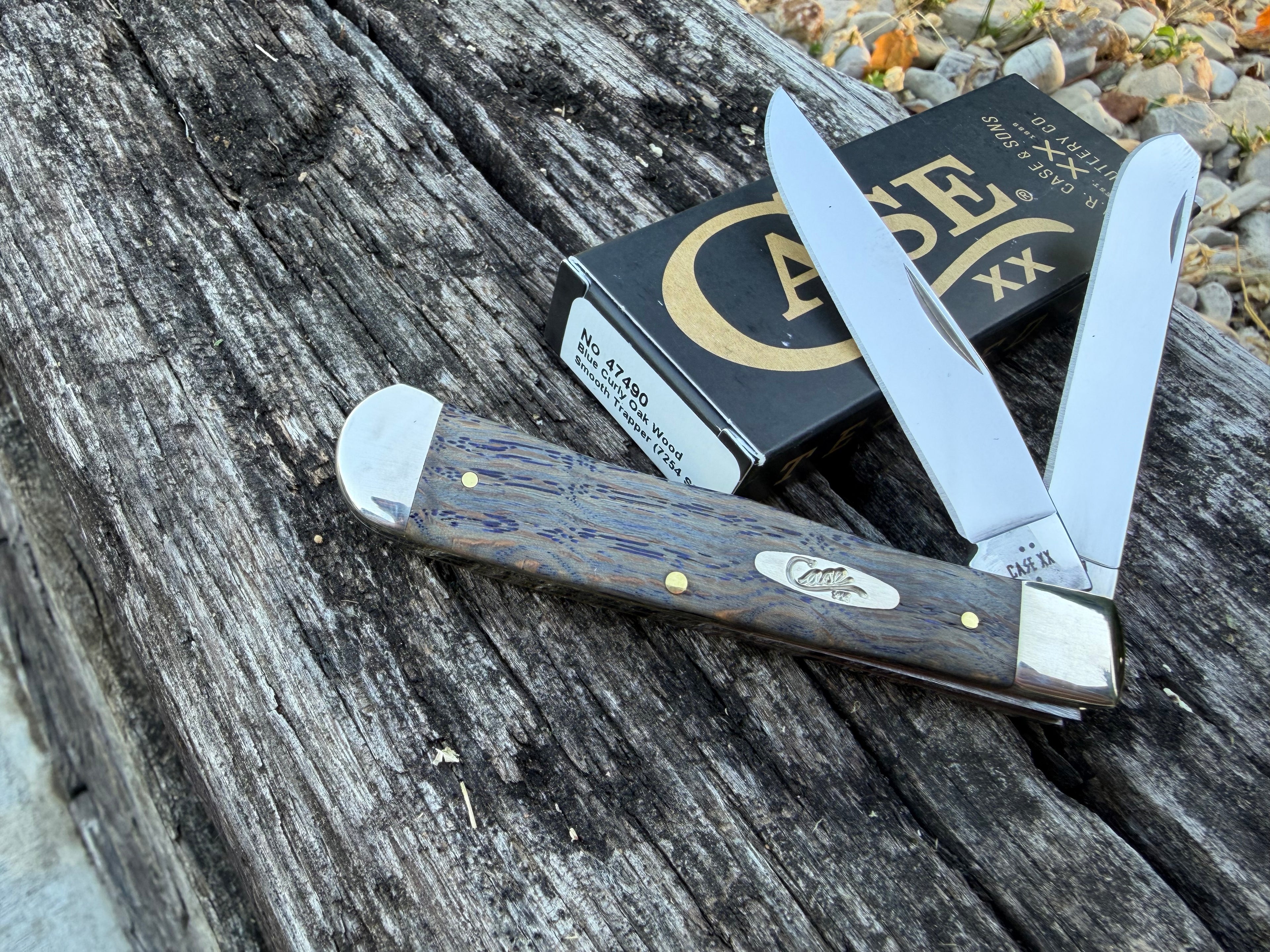 Case XX #47490 - Trapper - Smooth Blue Curly Oak Wood