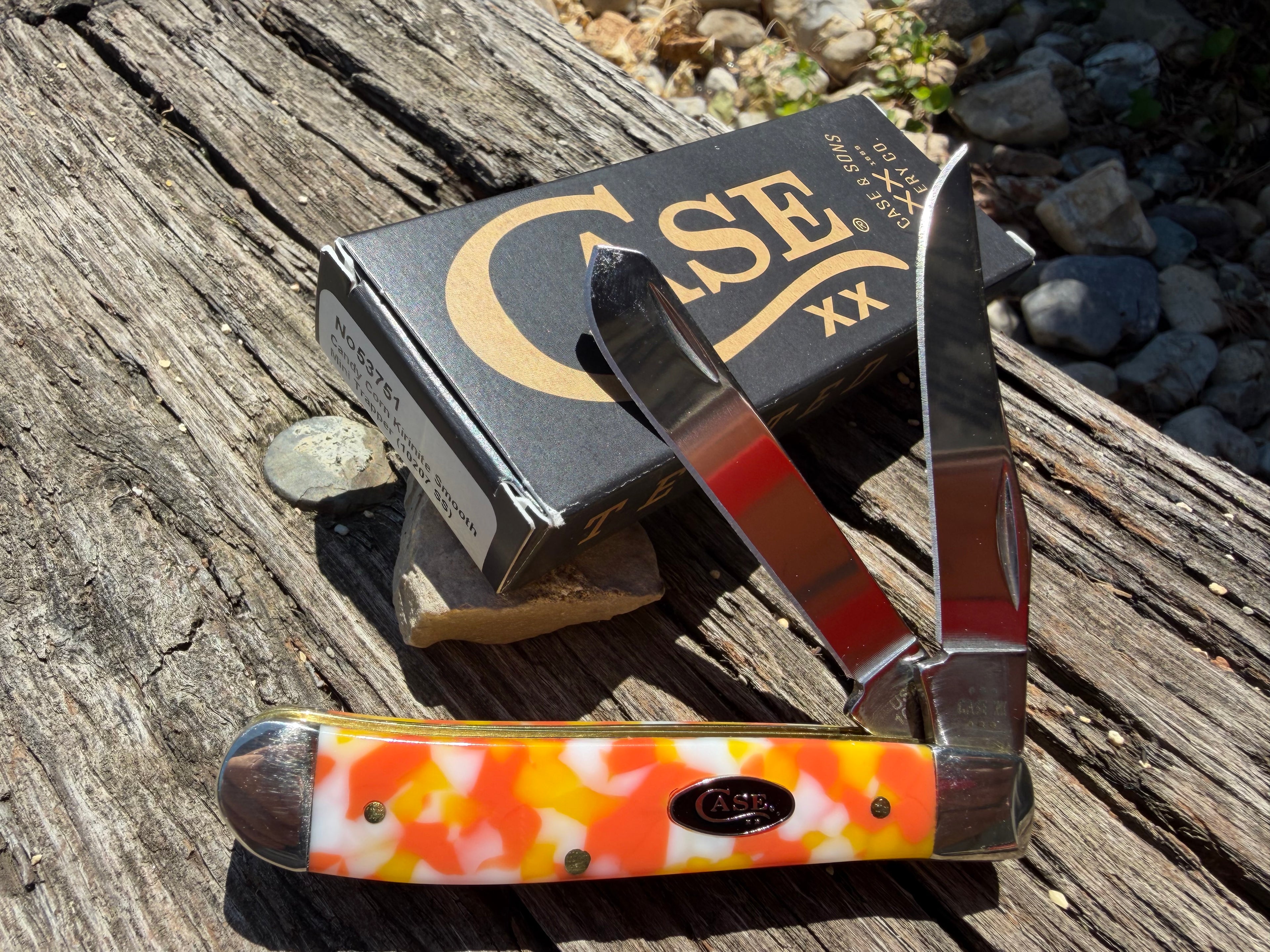 Case XX #53751 - Mini Trapper - Candy Corn Kirinite