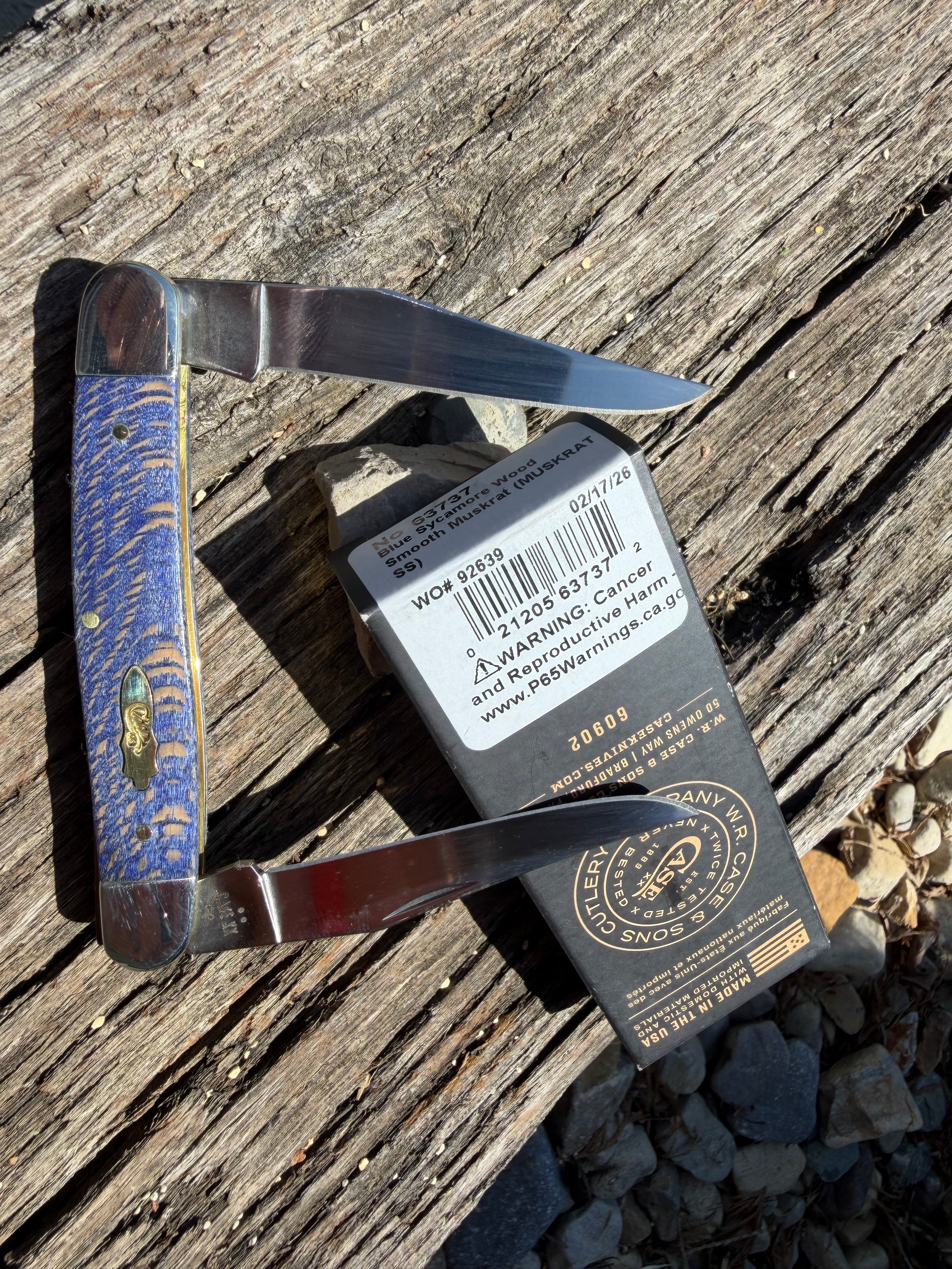 Case XX #63737 - Muskrat - Smooth Blue Sycamore Wood